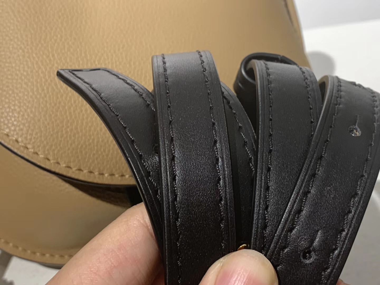Loewe 罗意威 Gate 系列‌可谓是‌人见‌人爱 设计比‌较复‌古 今年的爆款 20*19*11.5cm