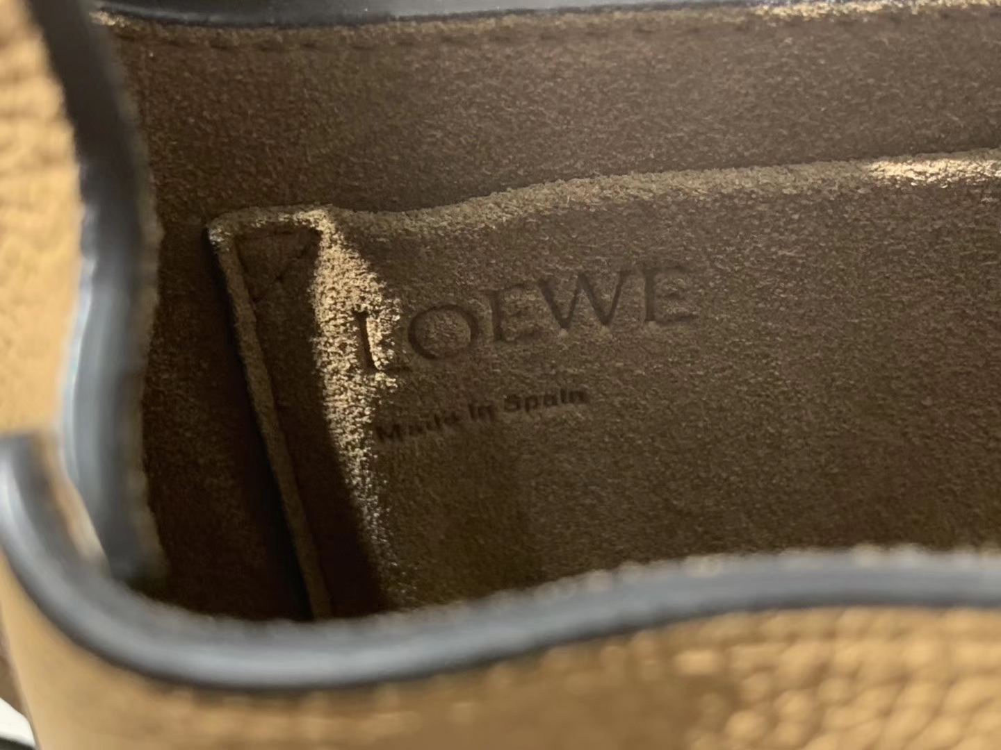 Loewe 罗意威 Gate 系列‌可谓是‌人见‌人爱 设计比‌较复‌古 今年的爆款 20*19*11.5cm