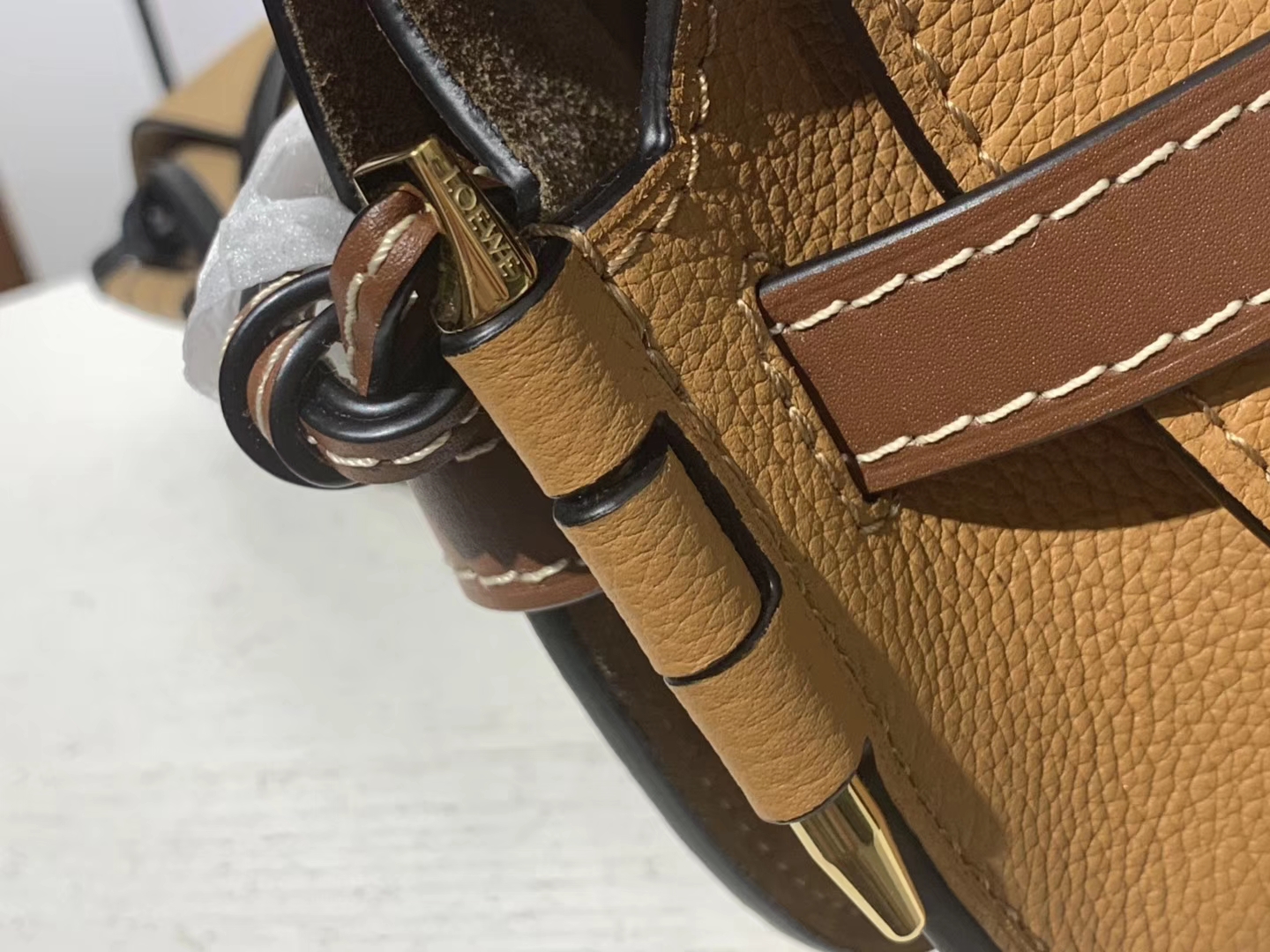 Loewe 罗意威 Gate 系列‌可谓是‌人见‌人爱 设计比‌较复‌古 今年的爆款 20*19*11.5cm