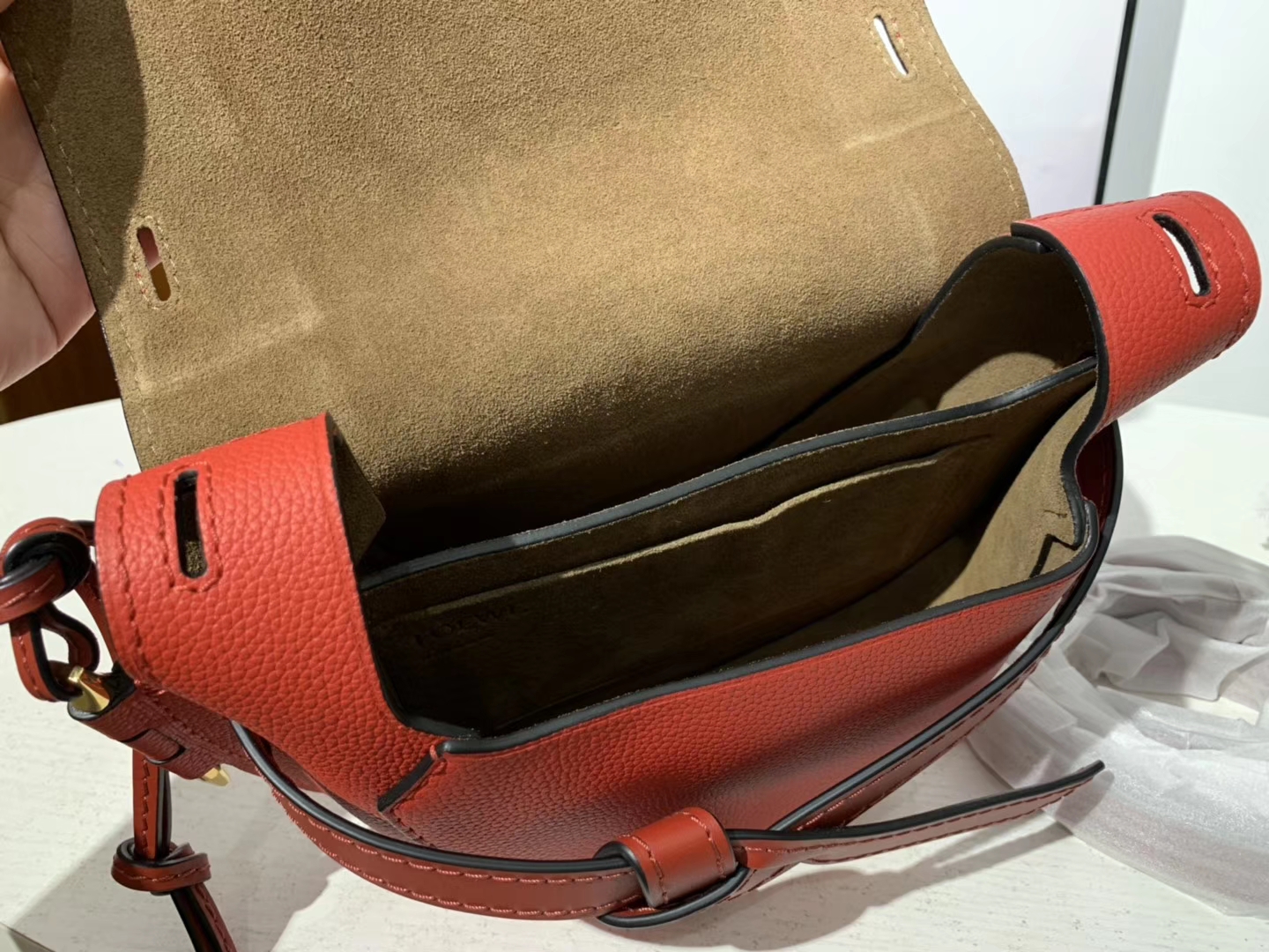 Loewe 罗意威 Gate 系列‌可谓是‌人见‌人爱 设计比‌较复‌古 今年的爆款 20*19*11.5cm