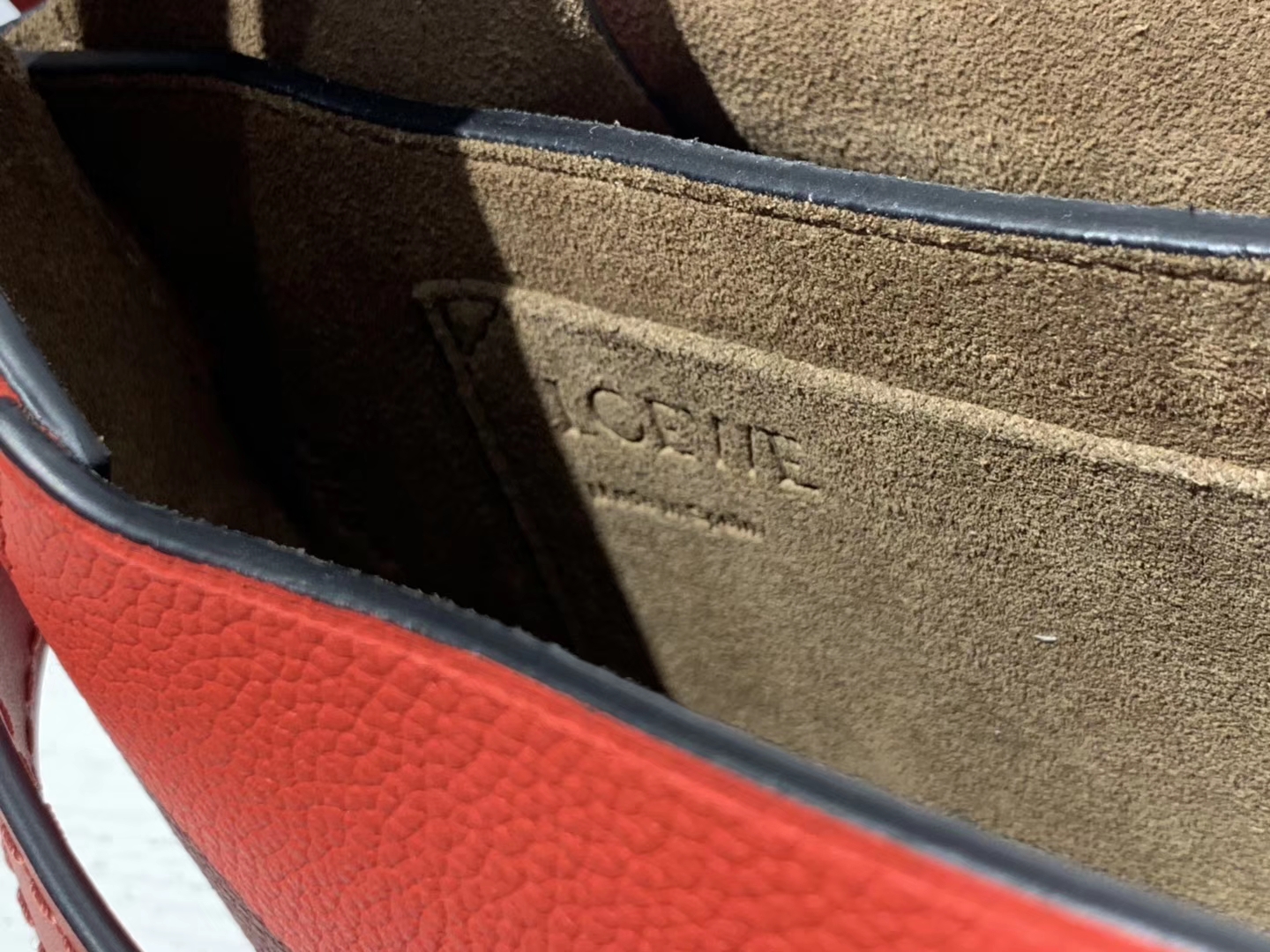 Loewe 罗意威 Gate 系列‌可谓是‌人见‌人爱 设计比‌较复‌古 今年的爆款 20*19*11.5cm