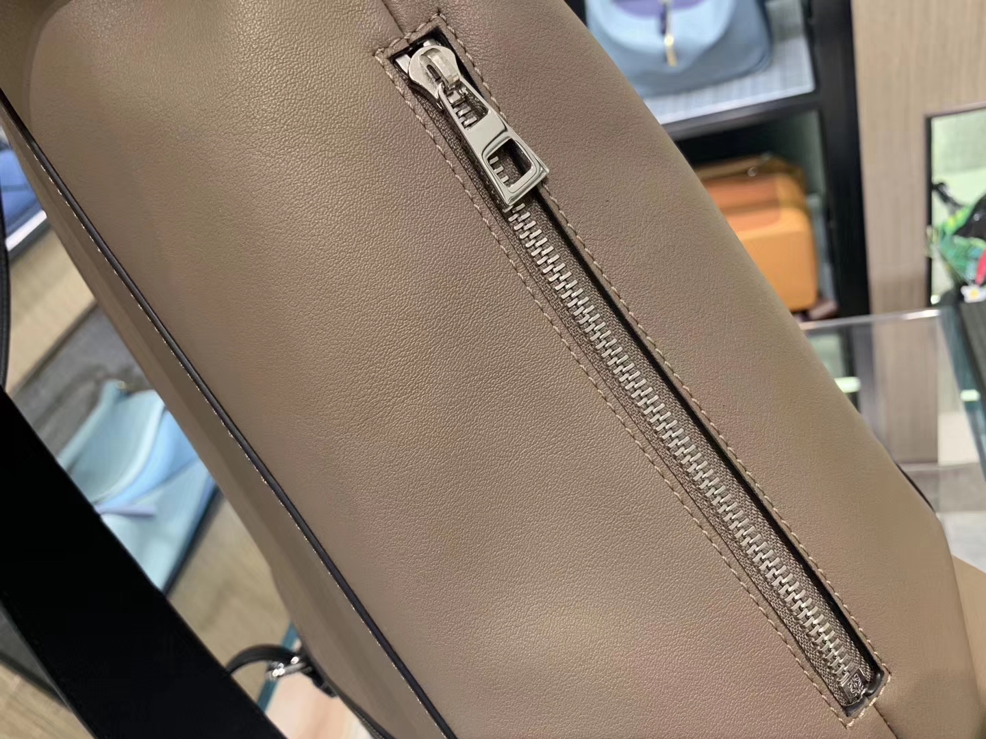 Loewe 罗意威 大背包 褐灰色 代购版本 大容量
