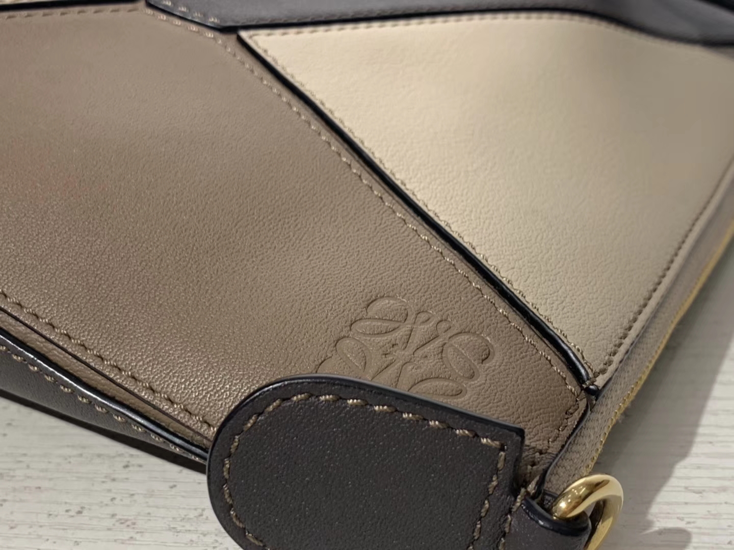 Loewe 罗意威 puzzle mini 斜挂小包 褐灰色 