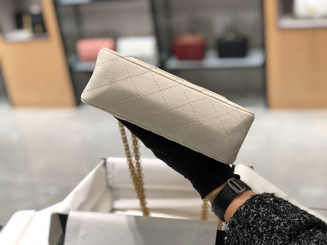 CHANEL 正品级《复刻2.55》20cm～进口树羔皮皮～白色～磨砂金扣