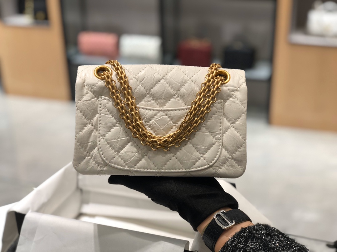 CHANEL 正品级《复刻2.55》20cm～进口树羔皮皮～白色～磨砂金扣