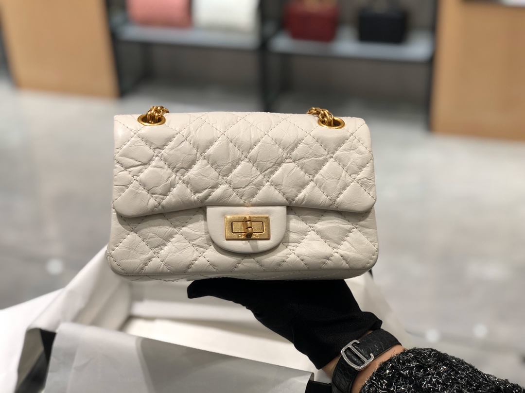 CHANEL 正品级《复刻2.55》20cm～进口树羔皮皮～白色～磨砂金扣