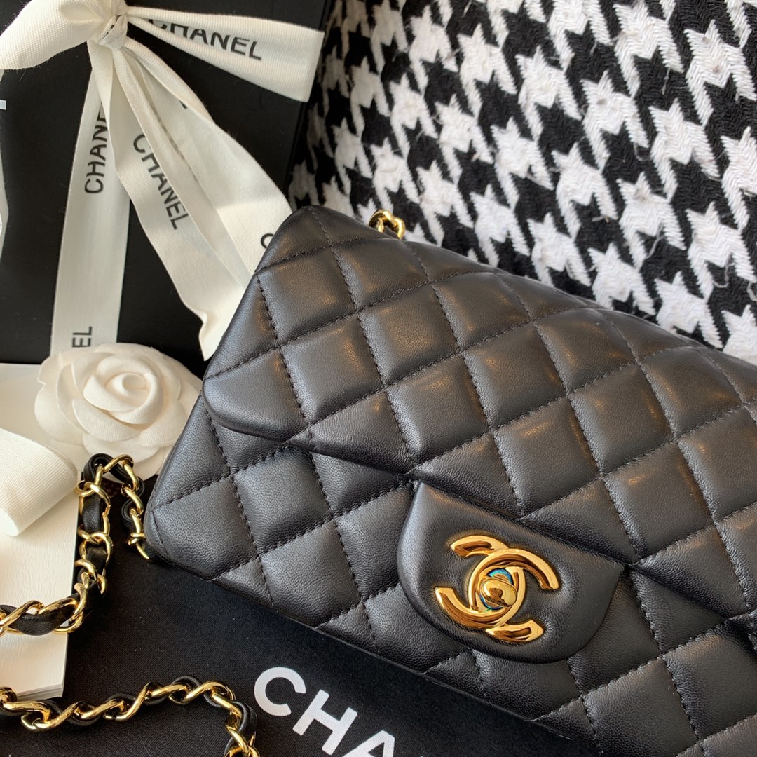 Chanel 香奈儿 【真品级】原厂《Classic Flap》代购版本20cm～原厂小羊皮～黑色～金扣