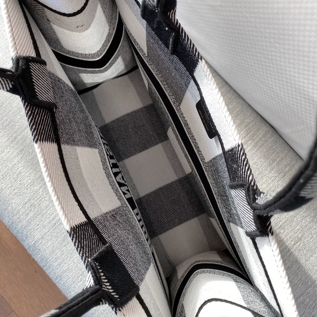 Dior 迪奥 黑白格纹元素  购物袋 尺寸41.5cm 英伦风情