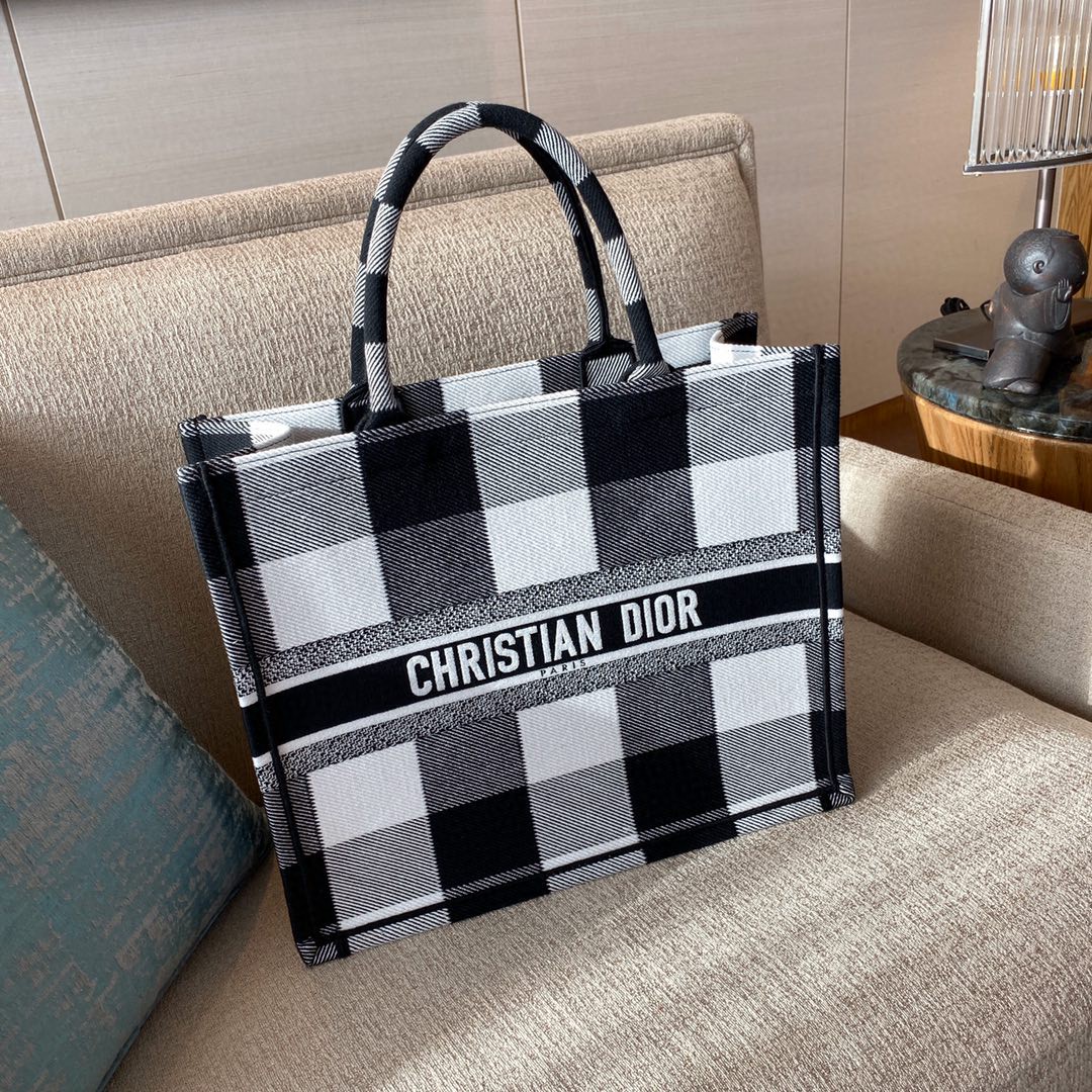 Dior 迪奥 黑白格纹元素  购物袋 尺寸41.5cm 英伦风情
