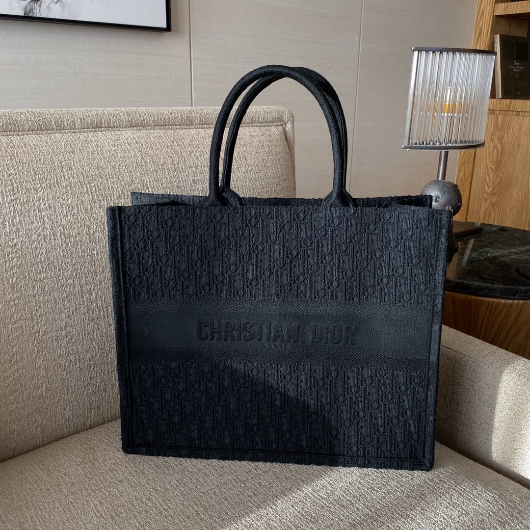 Dior 迪奥 全新～黑线花纹刺绣购物袋