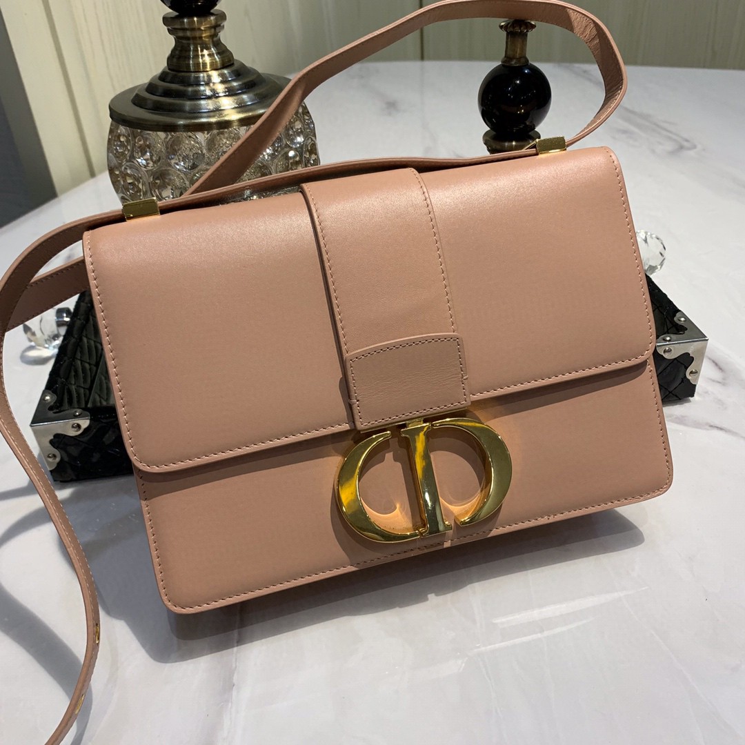 #Montaigne30#原工厂裸粉胎牛皮 24cm 纯铜五金表面电镀24k金 德国亚曼粗蜡线 每一个针孔都有特色花型
