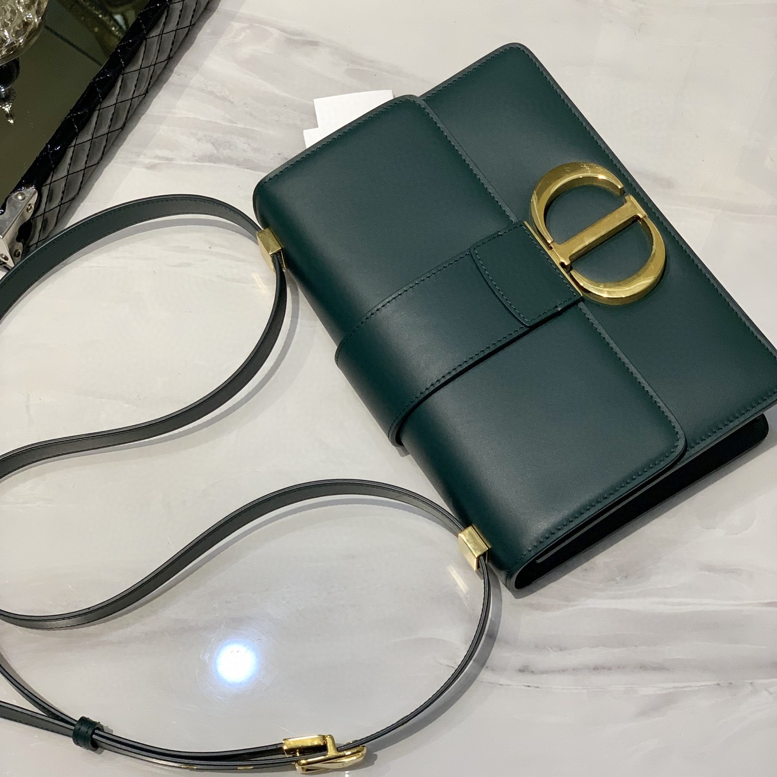 #Montaigne30#原工厂墨绿胎牛皮 24cm 纯铜五金表面电镀24k金 德国亚曼粗蜡线 每一个针孔都有特色花型