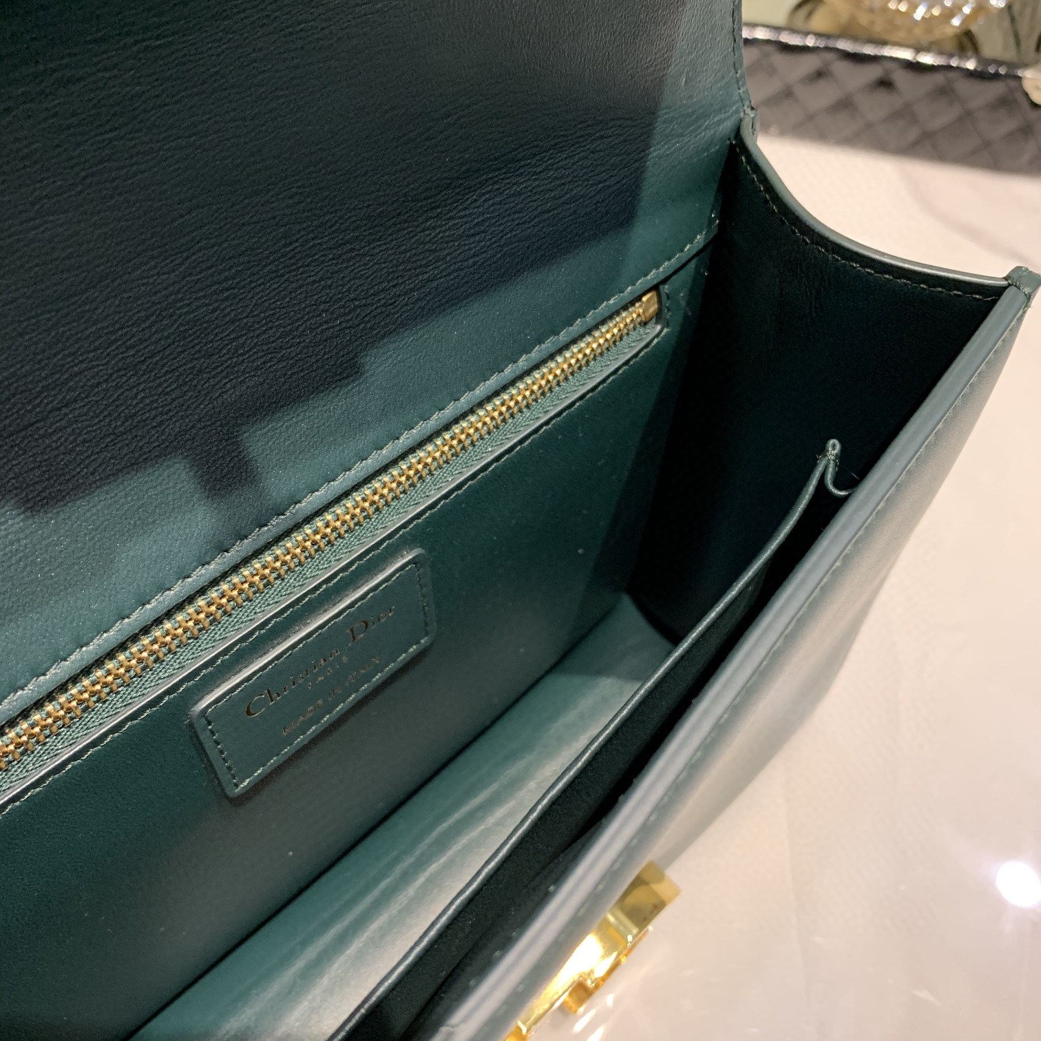 #Montaigne30#原工厂墨绿胎牛皮 24cm 纯铜五金表面电镀24k金 德国亚曼粗蜡线 每一个针孔都有特色花型