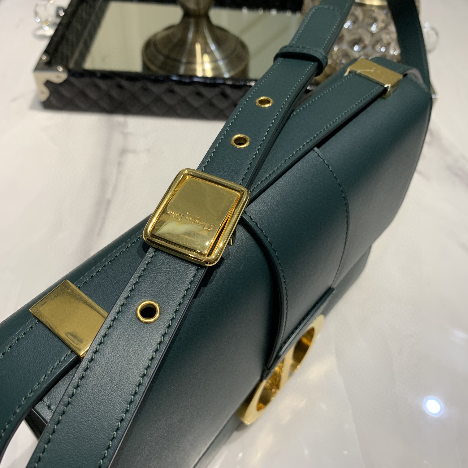 #Montaigne30#原工厂墨绿胎牛皮 24cm 纯铜五金表面电镀24k金 德国亚曼粗蜡线 每一个针孔都有特色花型