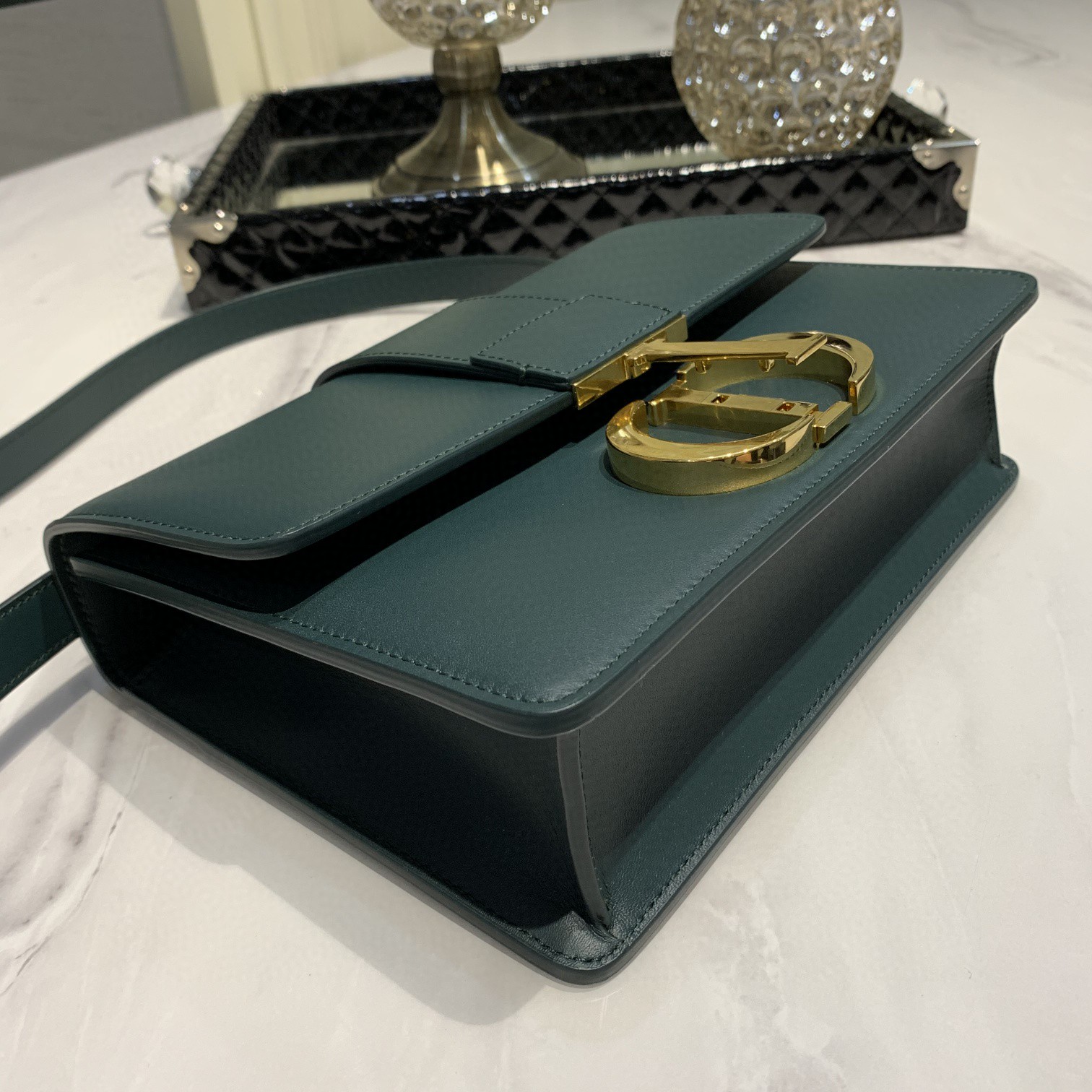 #Montaigne30#原工厂墨绿胎牛皮 24cm 纯铜五金表面电镀24k金 德国亚曼粗蜡线 每一个针孔都有特色花型