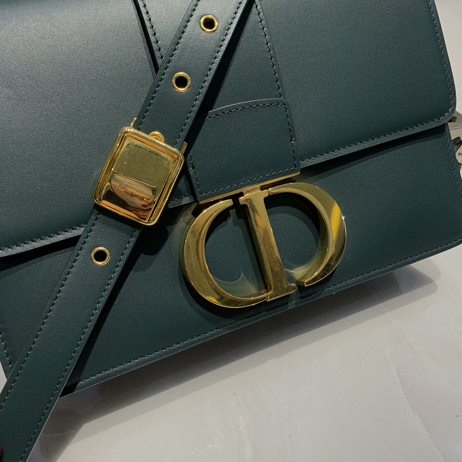 #Montaigne30#原工厂墨绿胎牛皮 24cm 纯铜五金表面电镀24k金 德国亚曼粗蜡线 每一个针孔都有特色花型