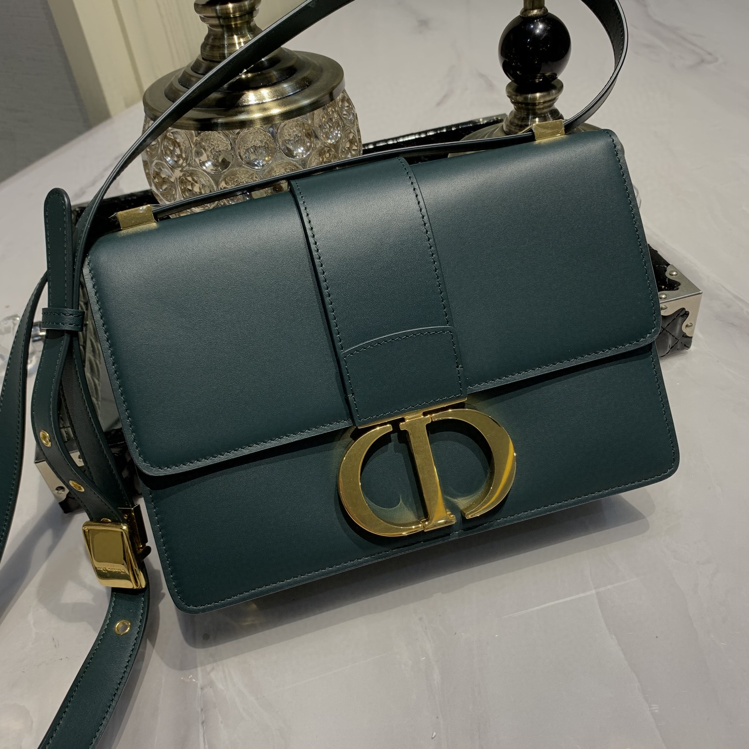 #Montaigne30#原工厂墨绿胎牛皮 24cm 纯铜五金表面电镀24k金 德国亚曼粗蜡线 每一个针孔都有特色花型