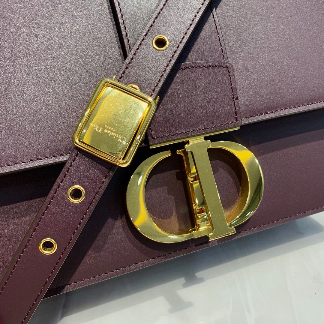 #Montaigne30#原工厂珊瑚红胎牛皮 24cm 纯铜五金表面电镀24k金 德国亚曼粗蜡线 每一个针孔都有特色花型