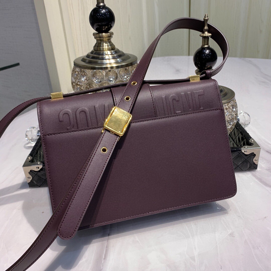 #Montaigne30#原工厂珊瑚红胎牛皮 24cm 纯铜五金表面电镀24k金 德国亚曼粗蜡线 每一个针孔都有特色花型