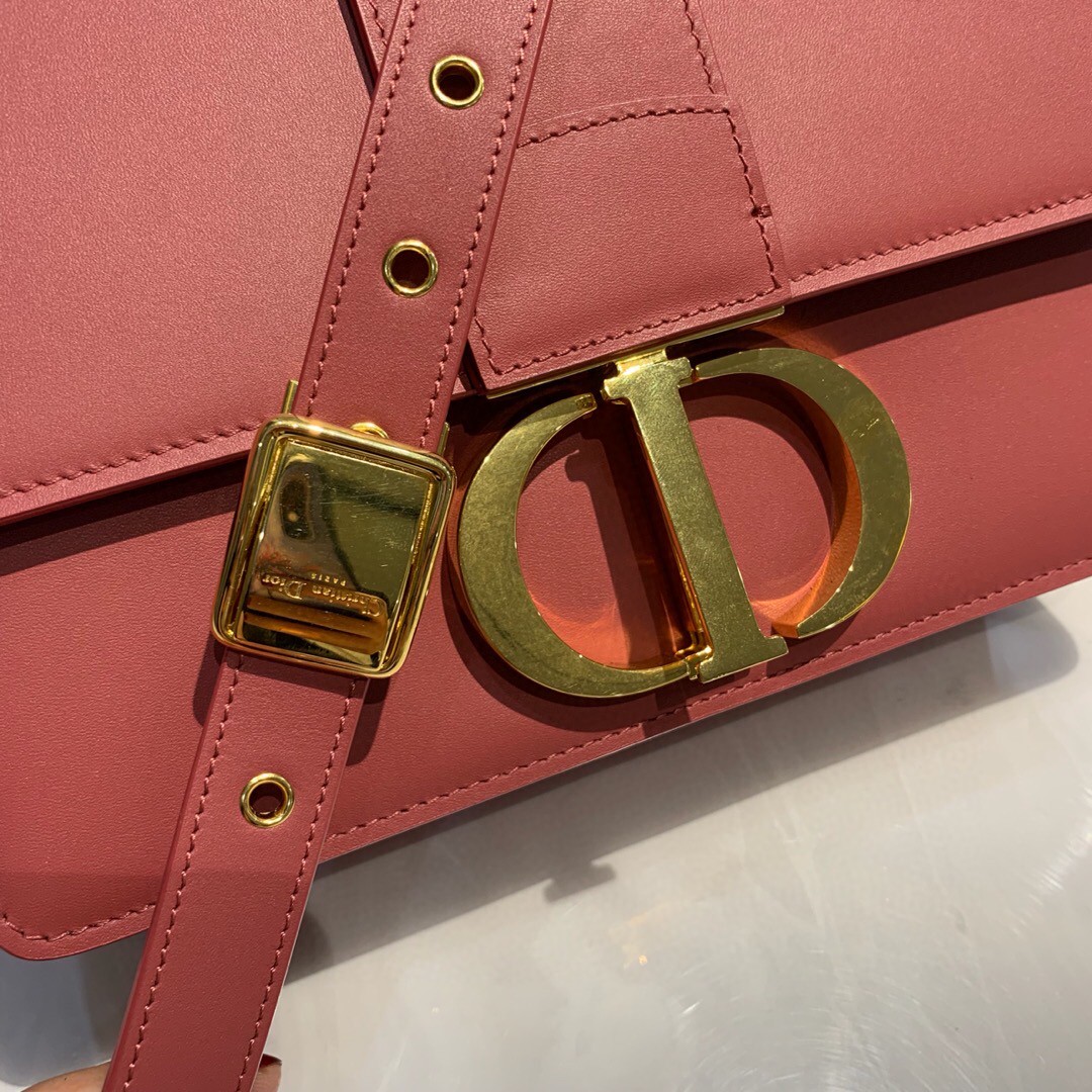 #Montaigne30#原工厂珊瑚红胎牛皮   24cm 纯铜五金表面电镀24k金    德国亚曼粗蜡线 每一个针孔都有特色花型