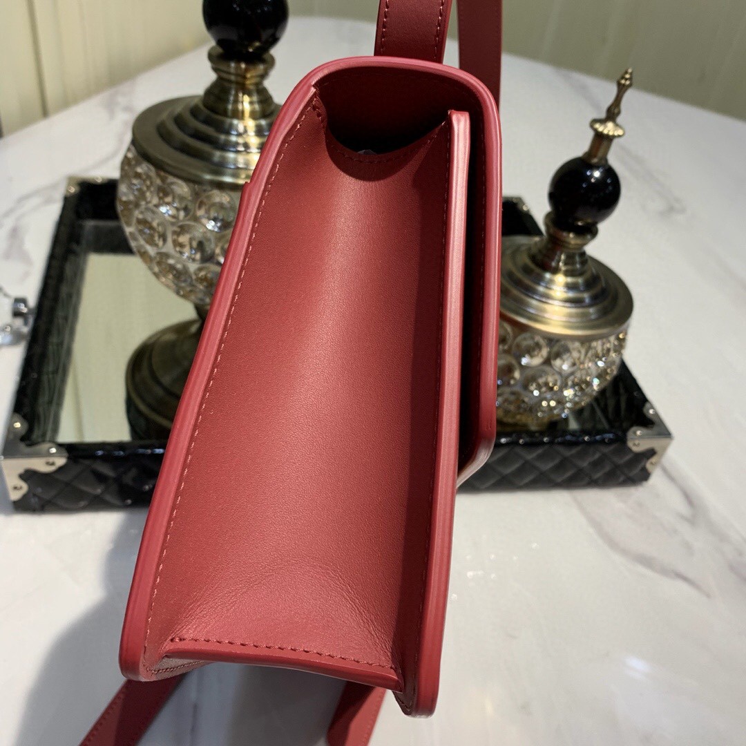 #Montaigne30#原工厂珊瑚红胎牛皮   24cm 纯铜五金表面电镀24k金    德国亚曼粗蜡线 每一个针孔都有特色花型