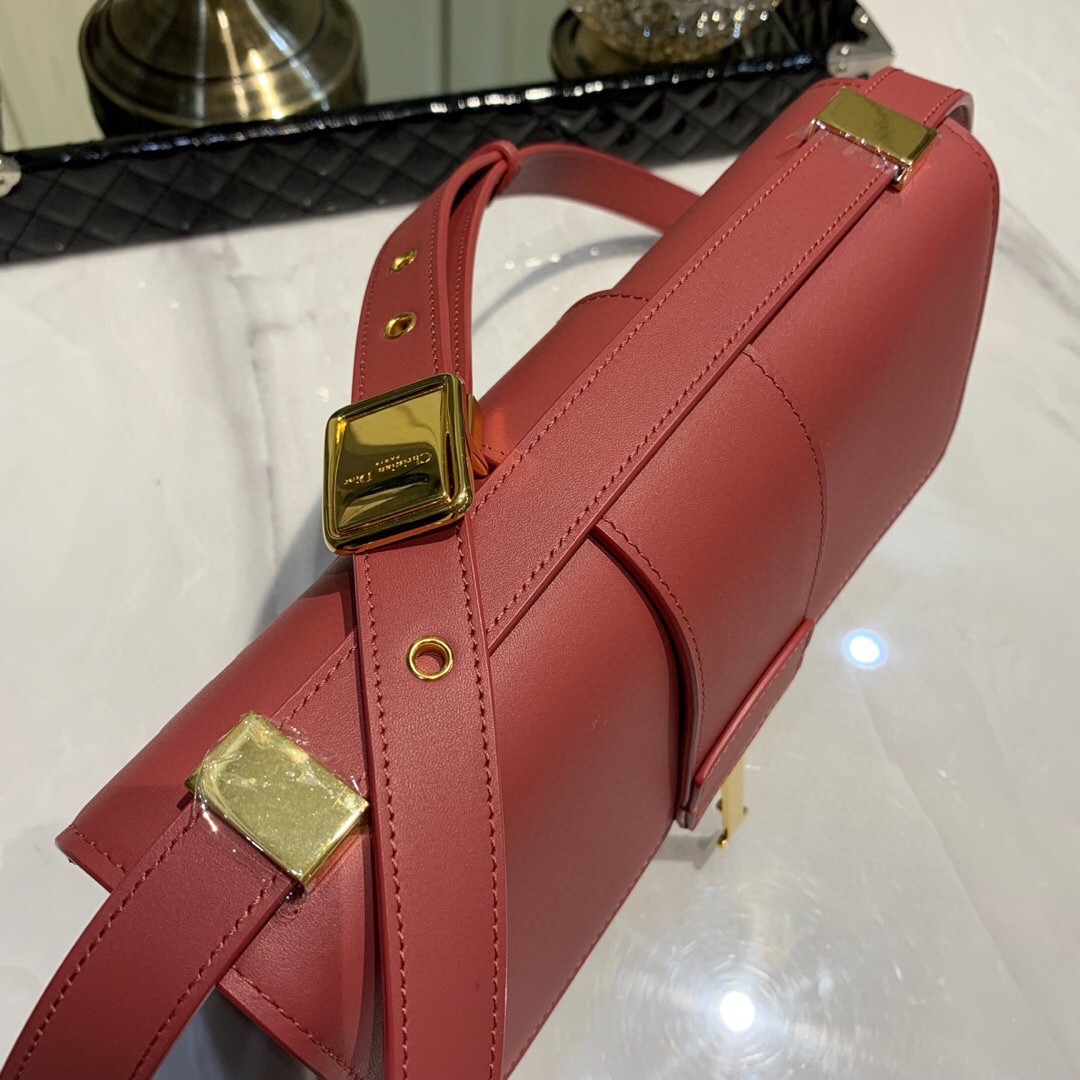 #Montaigne30#原工厂珊瑚红胎牛皮   24cm 纯铜五金表面电镀24k金    德国亚曼粗蜡线 每一个针孔都有特色花型