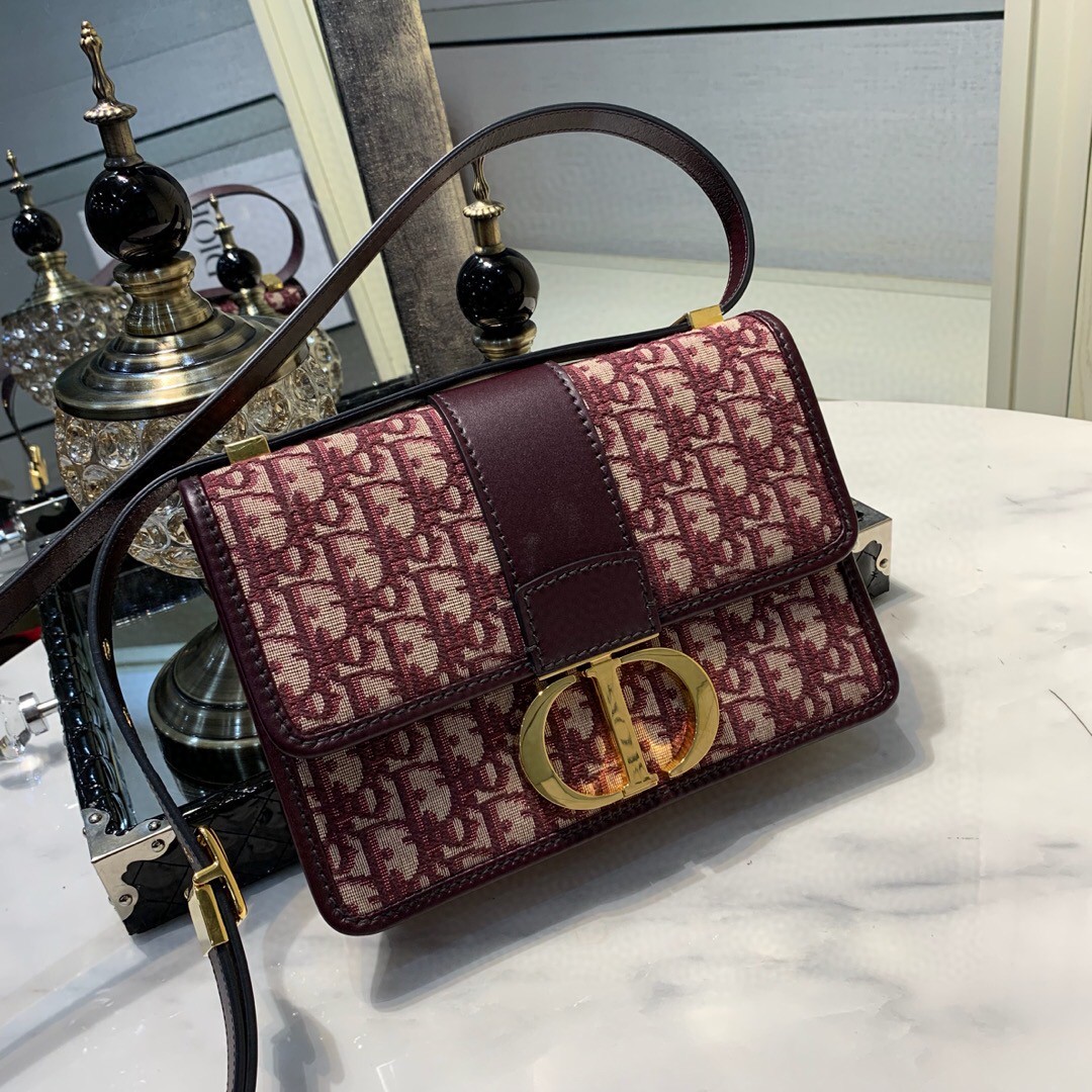 #Montaigne30#原工厂红色帆布   24cm 纯铜五金表面电镀24k金    德国亚曼粗蜡线 每一个针孔都有特色花型