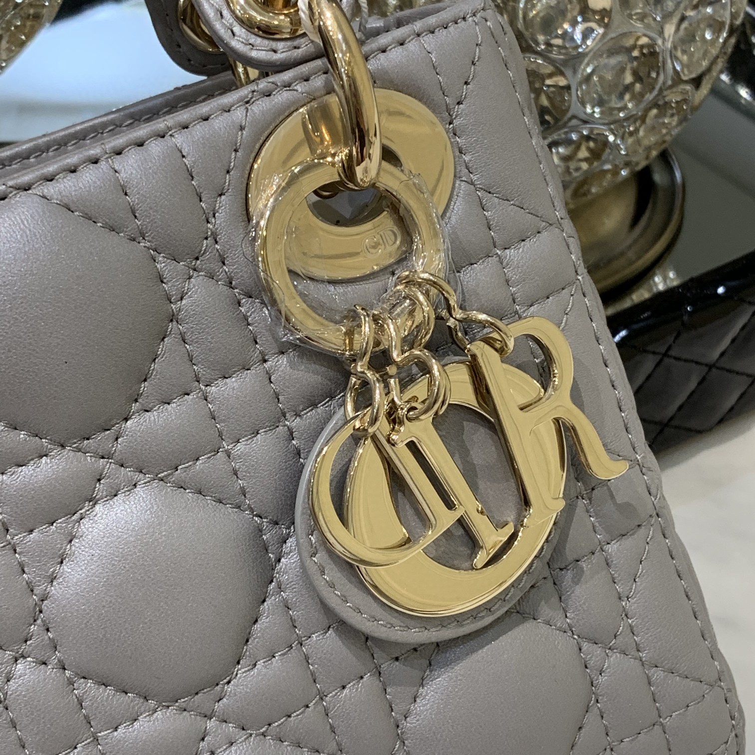 Lady 小羊皮 三格 珠光灰 金扣 17cm