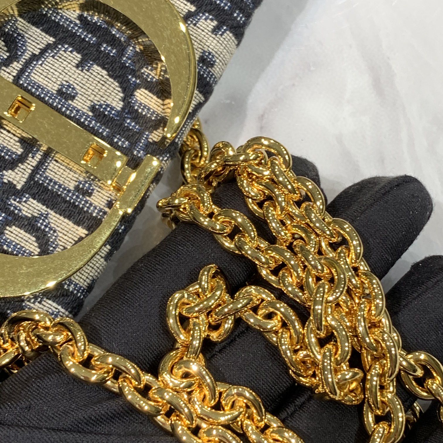 30 蒙田 手拿包 配可拆卸的链条 轻便又休闲 简单又好搭配  23.5cm