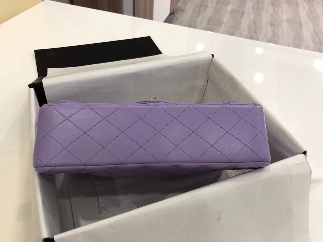 【真品级】原厂《Classic Flap》代购版本 25cm～原厂小羊皮～薰衣草紫～金扣 只有少量现货