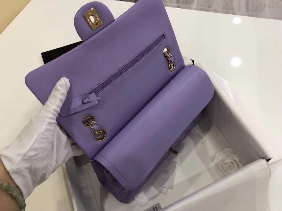 【真品级】原厂《Classic Flap》代购版本 25cm～原厂小羊皮～薰衣草紫～金扣 只有少量现货