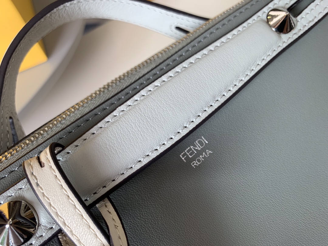 FENDI By the way手袋 双手柄 肩带可调节 做工细腻 拼色 28cm  6650