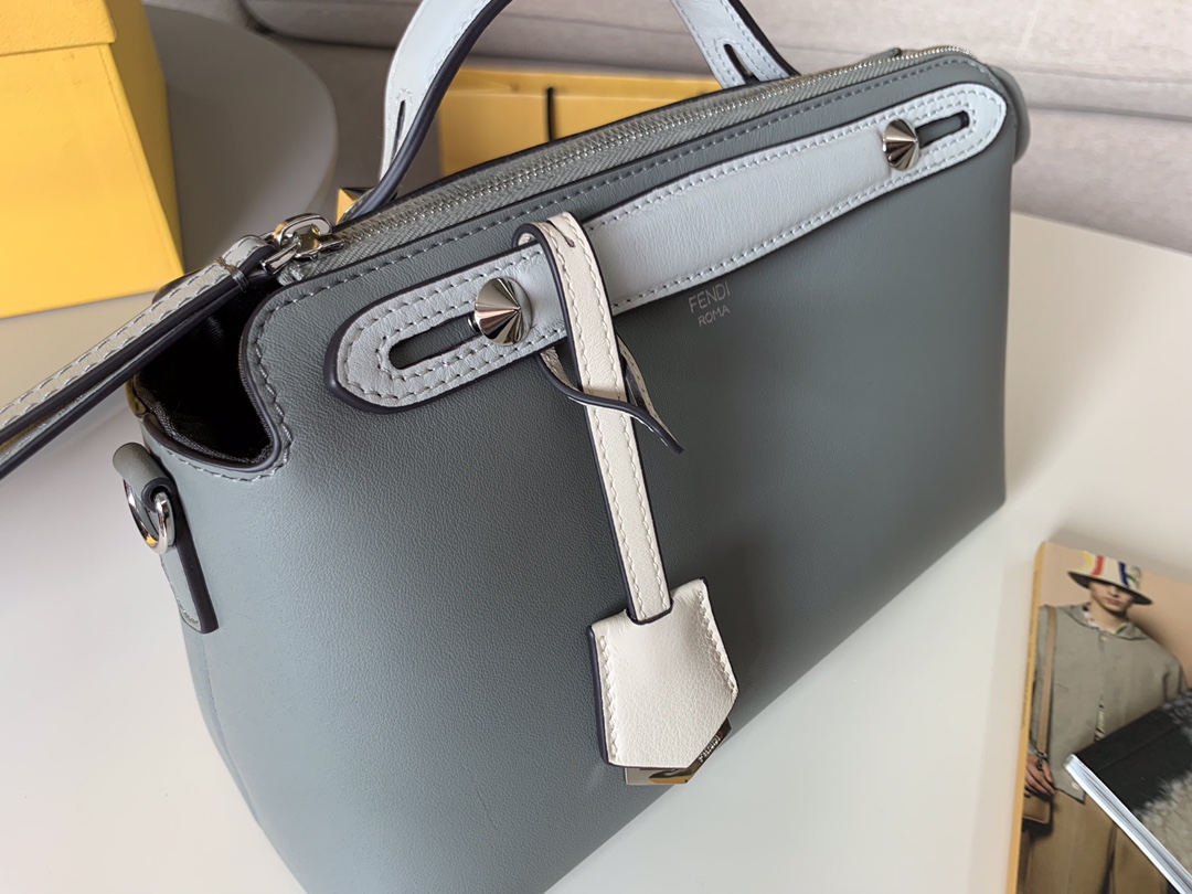 FENDI By the way手袋 双手柄 肩带可调节 做工细腻 拼色 28cm  6650