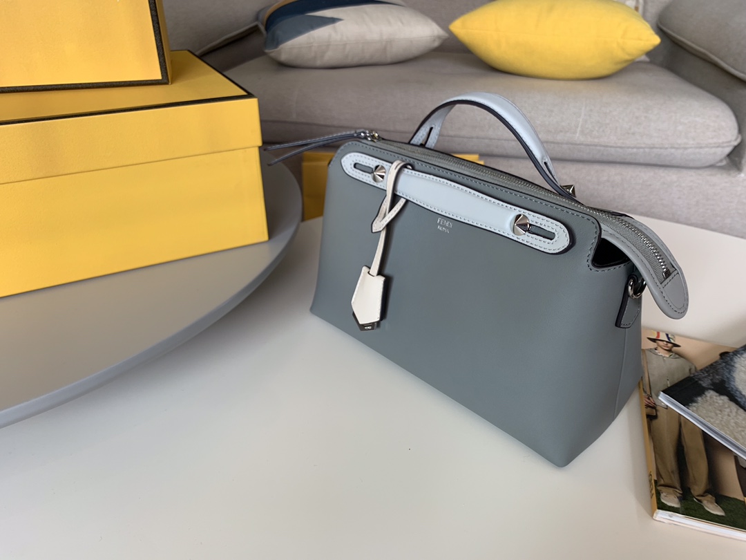 FENDI By the way手袋 双手柄 肩带可调节 做工细腻 拼色 28cm  6650