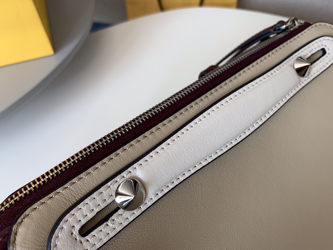FENDI By the way手袋 双手柄 肩带可调节 做工细腻 拼色 28cm  6650