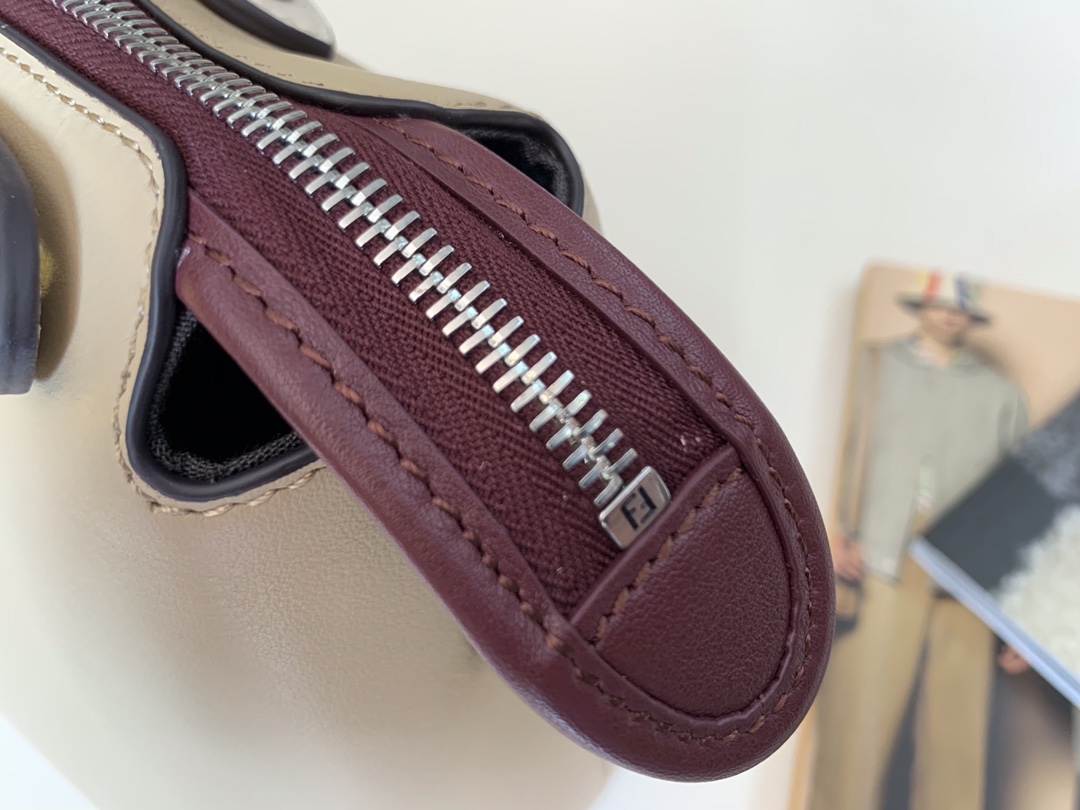 FENDI By the way手袋 双手柄 肩带可调节 做工细腻 拼色 28cm  6650