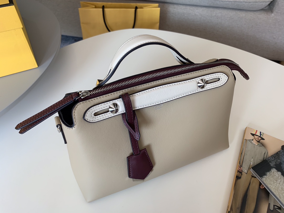 FENDI By the way手袋 双手柄 肩带可调节 做工细腻 拼色 28cm  6650