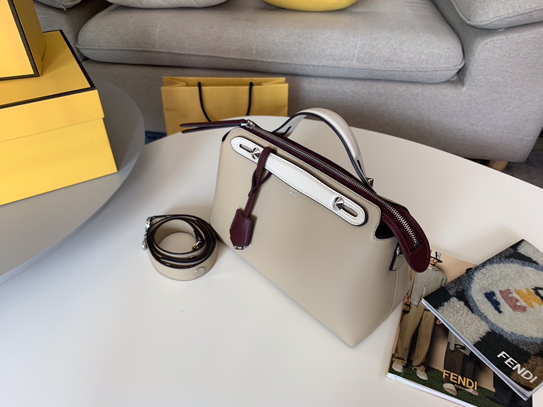 FENDI By the way手袋 双手柄 肩带可调节 做工细腻 拼色 28cm  6650