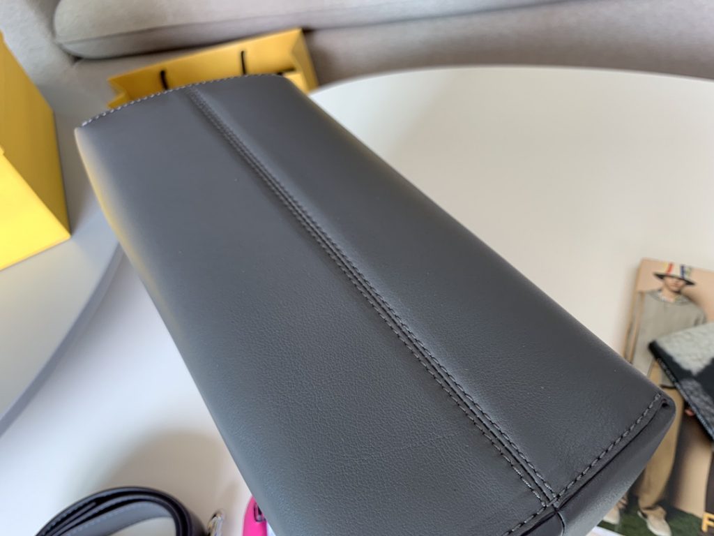 FENDI By the way手袋 双手柄 肩带可调节 做工细腻 拼色 28cm  6650
