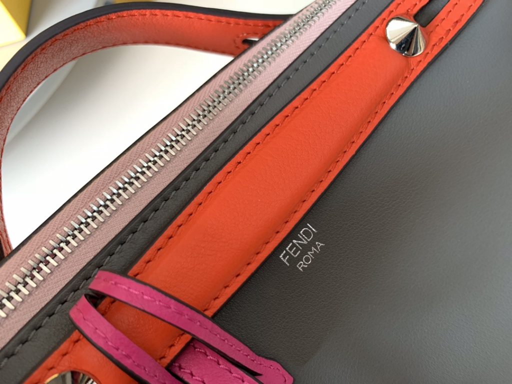 FENDI By the way手袋 双手柄 肩带可调节 做工细腻 拼色 28cm  6650