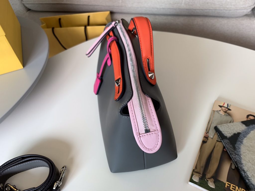 FENDI By the way手袋 双手柄 肩带可调节 做工细腻 拼色 28cm  6650