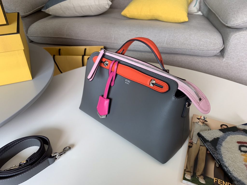 FENDI By the way手袋 双手柄 肩带可调节 做工细腻 拼色 28cm  6650