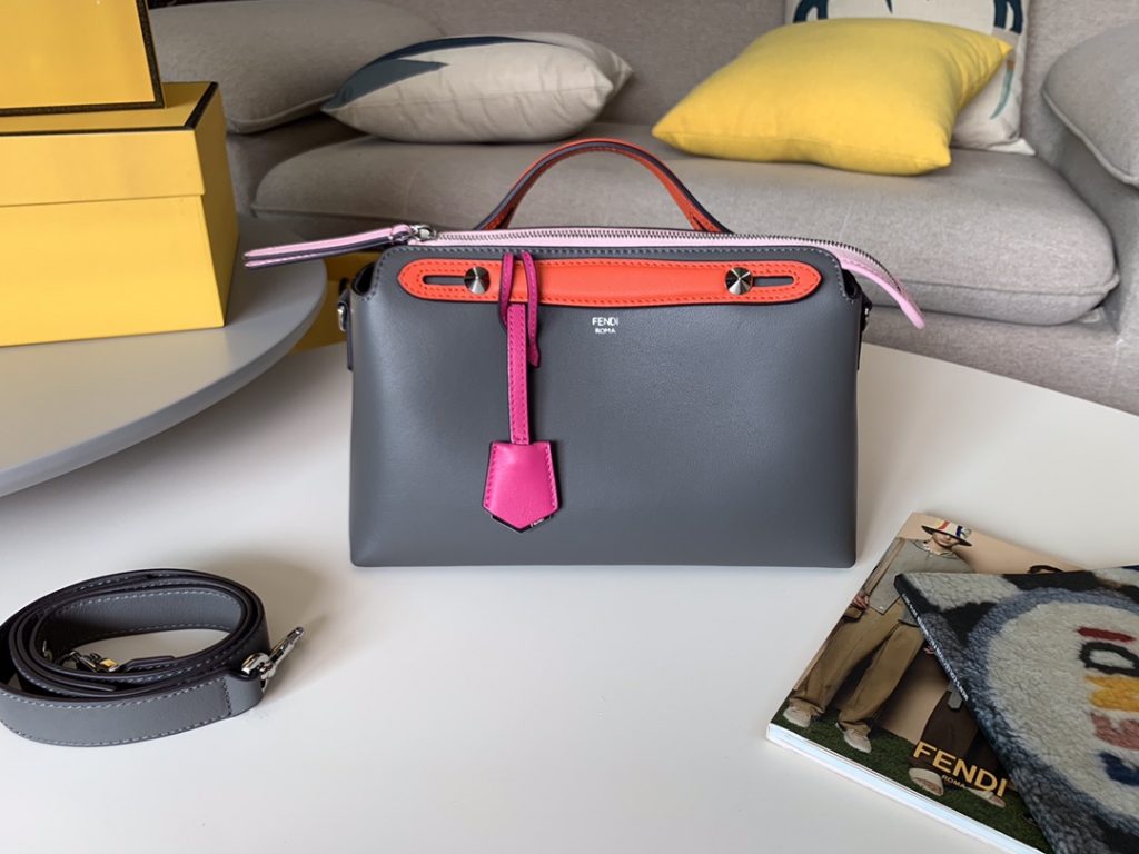 FENDI By the way手袋 双手柄 肩带可调节 做工细腻 拼色 28cm  6650