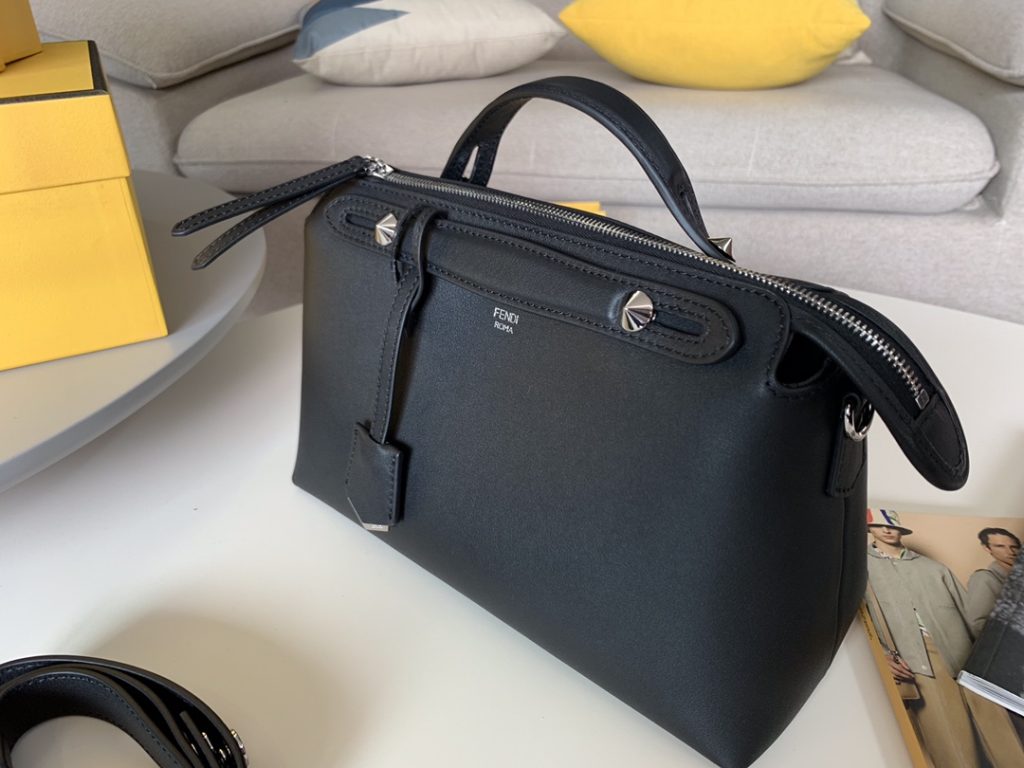 FENDI By the way手袋 双手柄 肩带可调节 做工细腻  黑色 28cm 6650