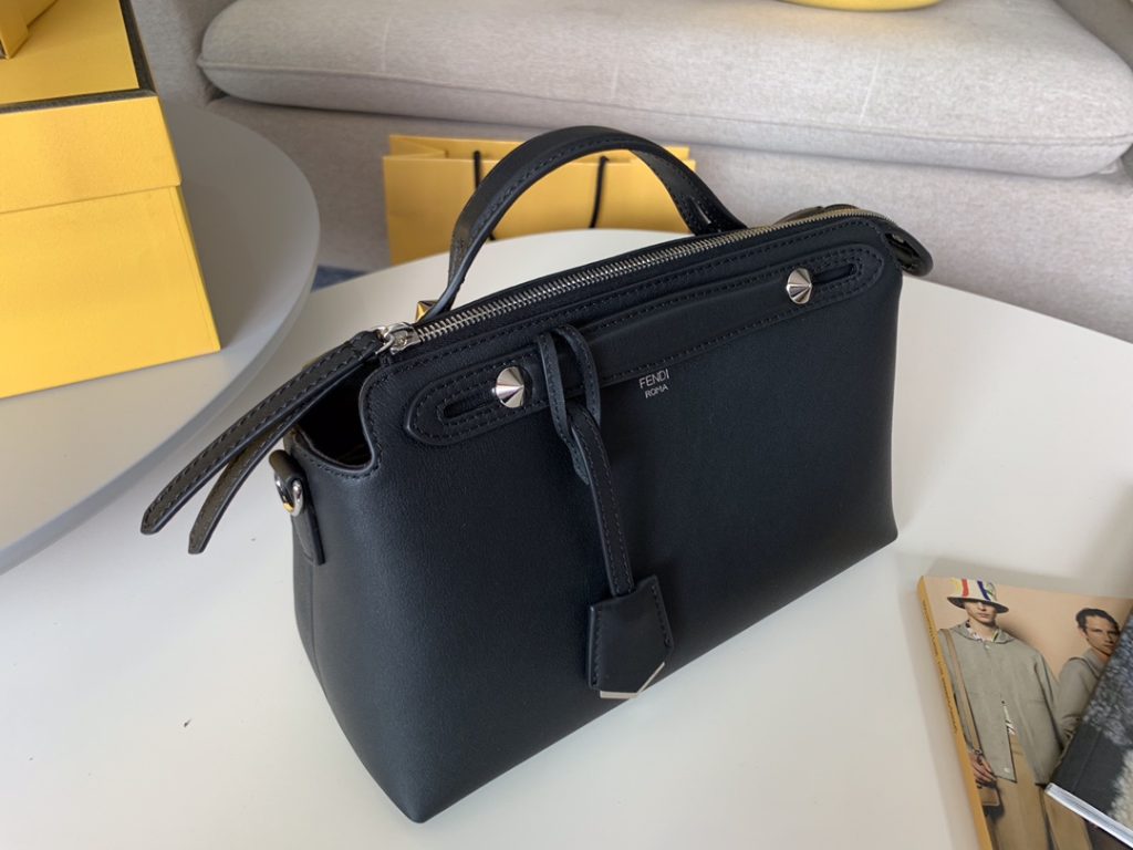 FENDI By the way手袋 双手柄 肩带可调节 做工细腻  黑色 28cm 6650