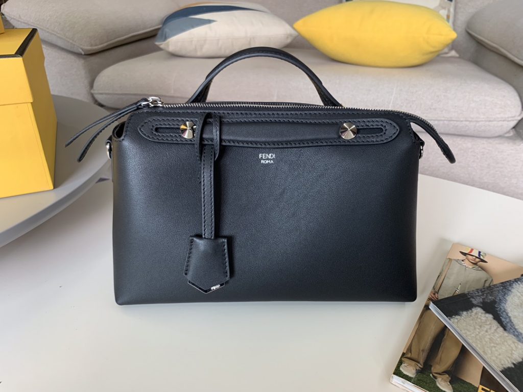 FENDI By the way手袋 双手柄 肩带可调节 做工细腻  黑色 28cm 6650