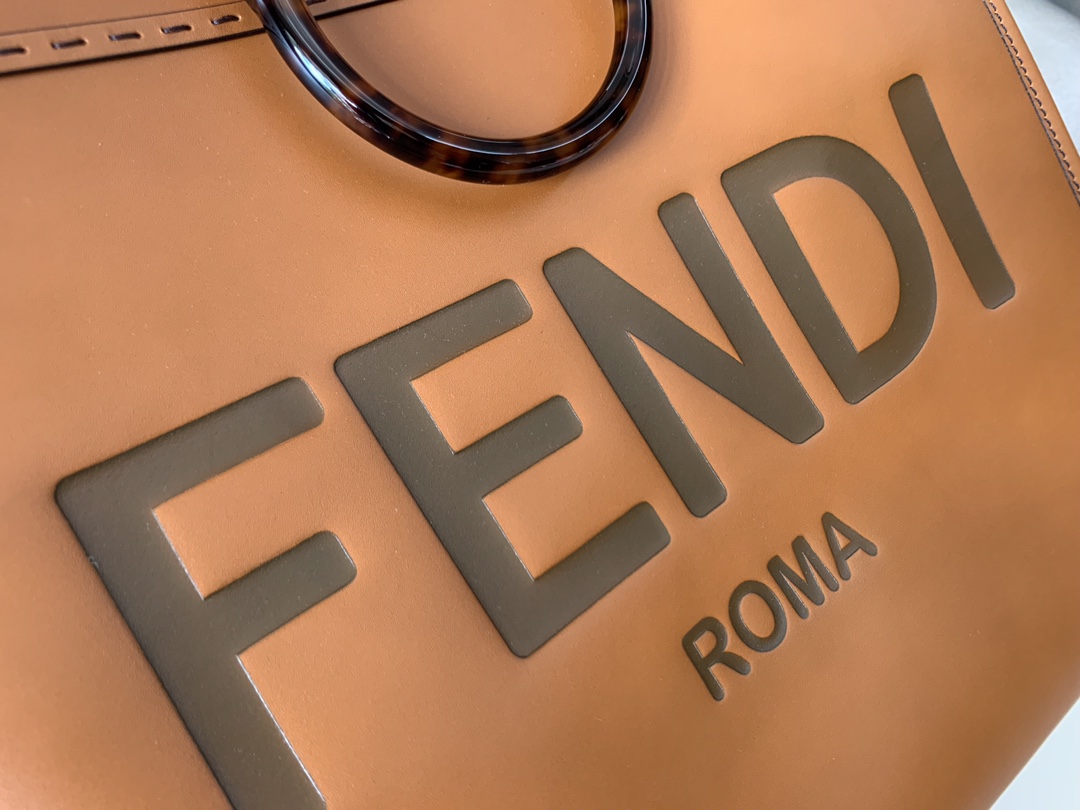FENDI 最新购物袋 棕色皮革饰有烫印字母图案 40cm 8822