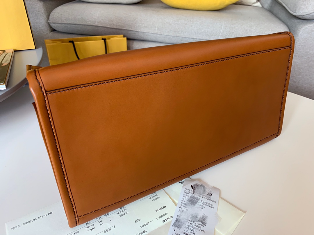 FENDI 最新购物袋 棕色皮革饰有烫印字母图案 40cm 8822