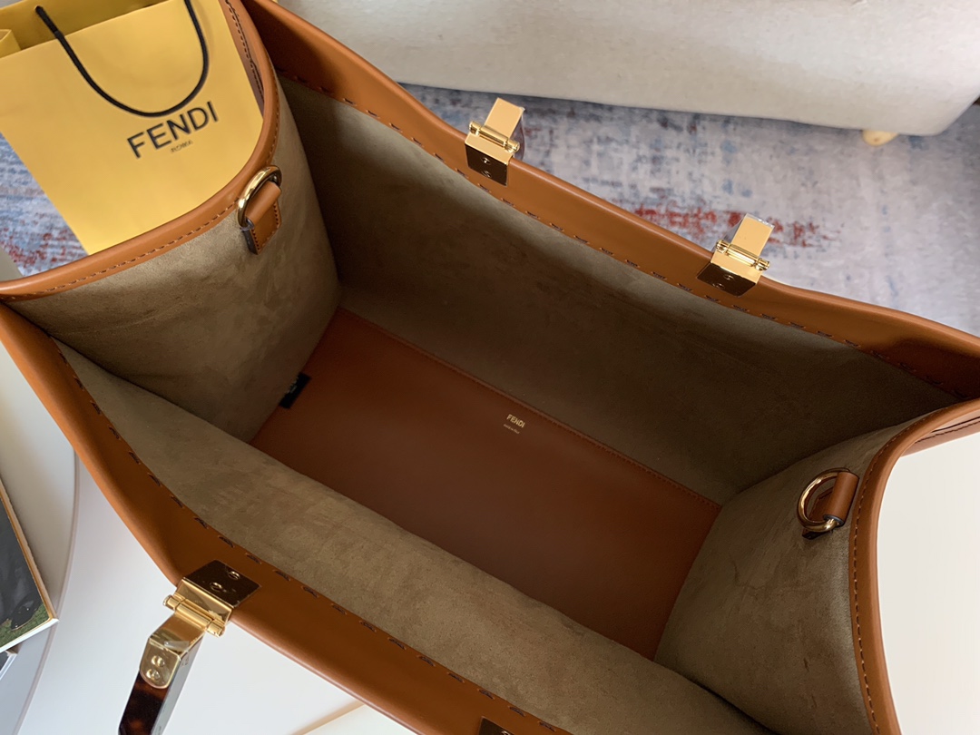 FENDI 最新购物袋 棕色皮革饰有烫印字母图案 40cm 8822