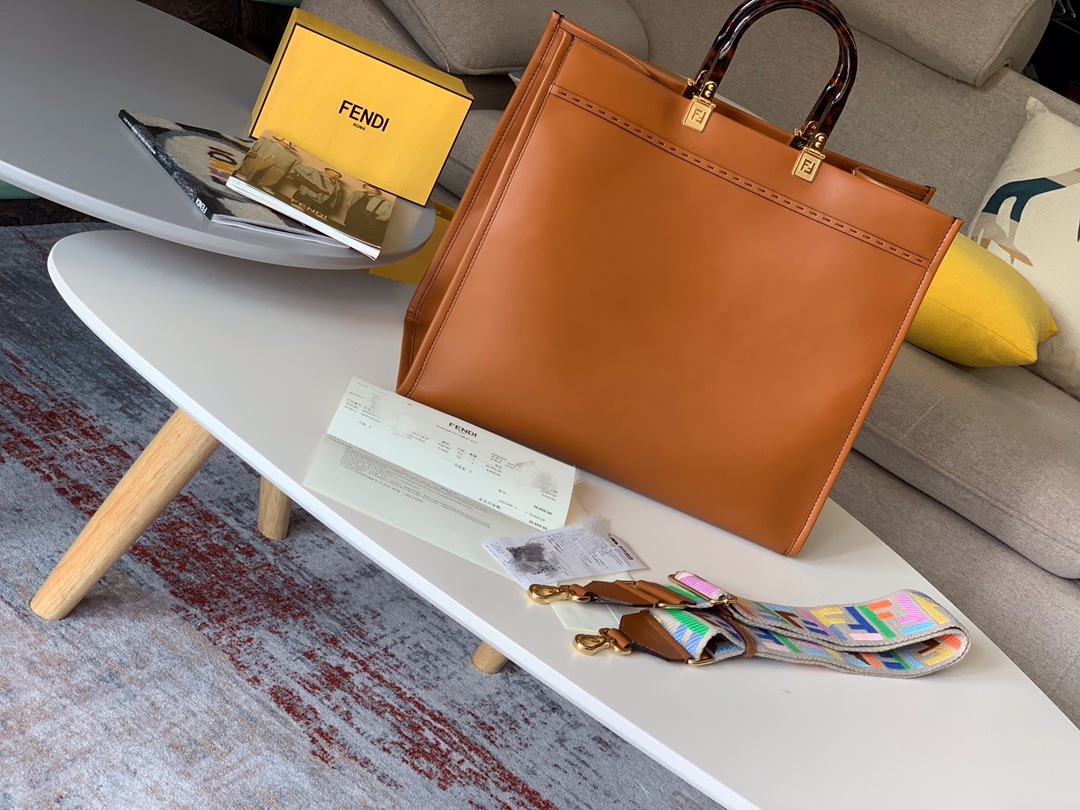 FENDI 最新购物袋 棕色皮革饰有烫印字母图案 40cm 8822